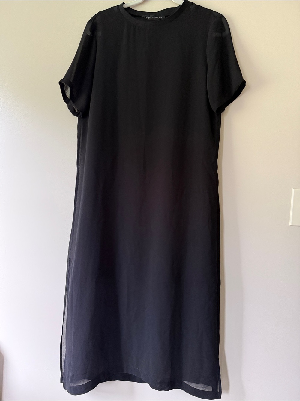 Zara Black Midi Shift Dress with Short Sleeves and Crew Neck